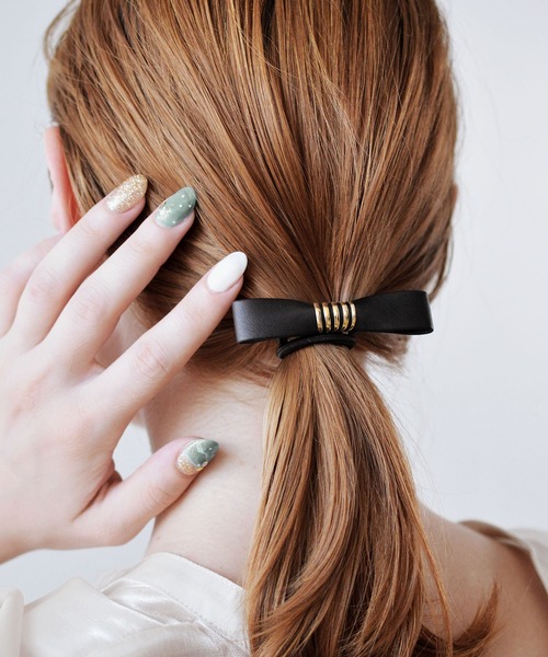 ma chere Cosette?（マシェールコゼット）の「エコレザーリボンヘアゴム（ヘアゴム・レディース・ブラック/キャメル/アイボリー・FREE）」の3枚目の写真
