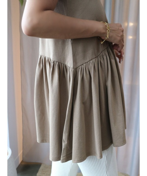 TRUNC（トランクエイティーエイト）の「Flare Cut Peplum Tops（Tシャツ/カットソー・レディース・オフホワイト/ブラック/ベージュ・FREE）」の17枚目の写真