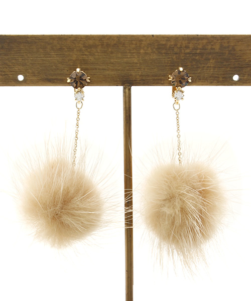 Kastane（カスタネ）の「【Kastane】ファーイヤリング（イヤリング・レディース・グレー/ネイビー/アイボリー・FREE）」の2枚目の写真