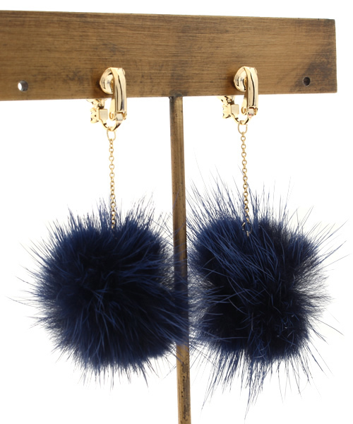 Kastane（カスタネ）の「【Kastane】ファーイヤリング（イヤリング・レディース・グレー/ネイビー/アイボリー・FREE）」の5枚目の写真