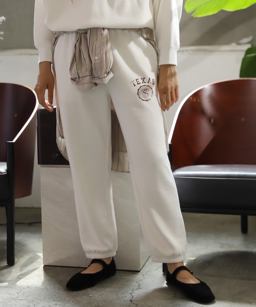 niko and...(ニコアンド)の「裏毛プリントジョガーパンツ(スウェットパンツ・レディース・ライトグレー/ベージュ/オフホワイト/グリーン/ボルドー・MEDIUM/LARGE)」の1枚目の写真