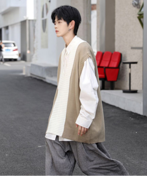 neos（ネオス）の「【neos -addictive design-】ルーズシルエット バイカラー Vネック チルデン ニット ベスト（ベスト・メンズ・ブルー/ベージュ/ブラック・MEDIUM/X-LARGE/LARGE）」の7枚目の写真