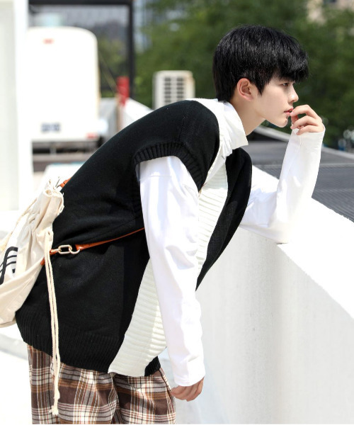 neos（ネオス）の「【neos -addictive design-】ルーズシルエット バイカラー Vネック チルデン ニット ベスト（ベスト・メンズ・ブルー/ベージュ/ブラック・MEDIUM/X-LARGE/LARGE）」の11枚目の写真