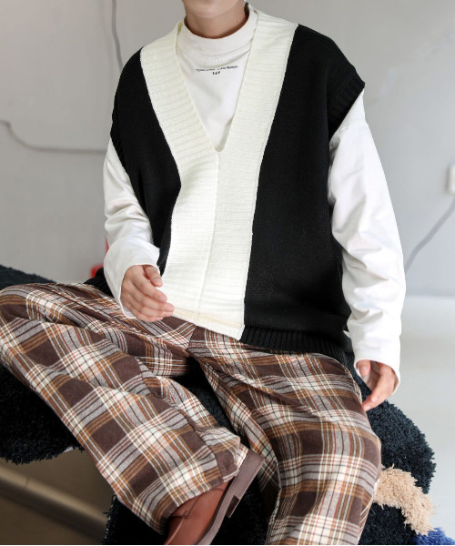 neos（ネオス）の「【neos -addictive design-】ルーズシルエット バイカラー Vネック チルデン ニット ベスト（ベスト・メンズ・ブルー/ベージュ/ブラック・MEDIUM/X-LARGE/LARGE）」の12枚目の写真