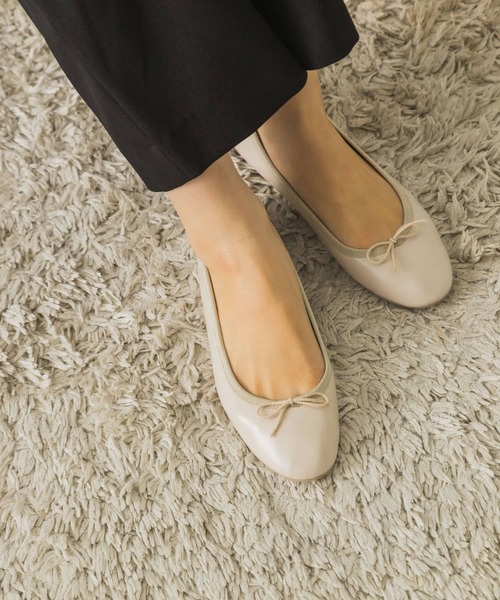 URBAN RESEARCH（アーバンリサーチ）の「バレエシューズ（バレエシューズ・レディース・ベージュ/アイボリー/ブラック・38/36/37）」の2枚目の写真
