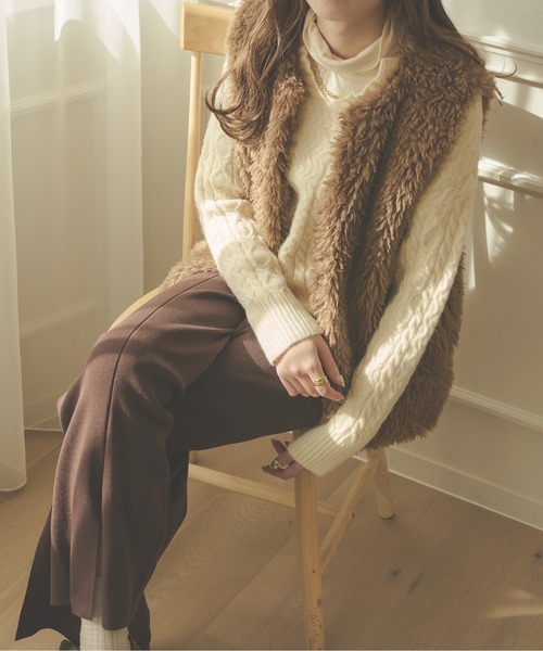 Ambre Neige（アンブルネージュ）の「セットアップ（Vネックニット×ニットパンツ）／【WEB/EC限定商品】（セットアップ・レディース・ダークブラウン/アイボリー/ライトブラウン・FREE）」の2枚目の写真