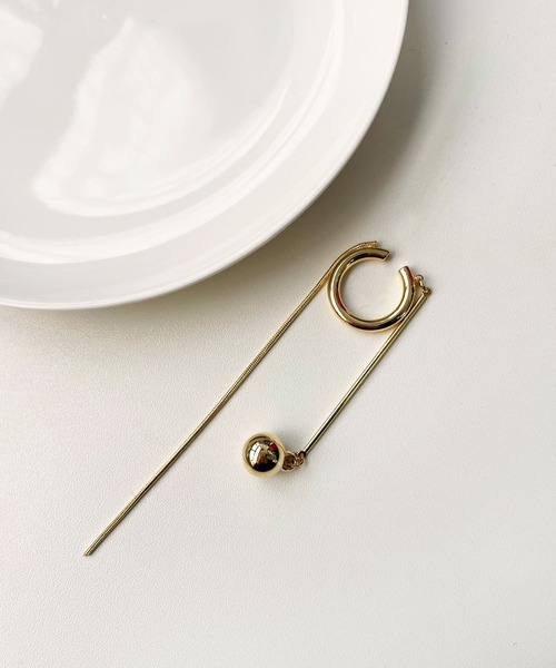 CEMONEMO(セモネモ)の「メタルボール ドロップ チェーン ロング イヤーカフ(イヤーカフ・レディース・シルバー/ゴールド・FREE)」の3枚目の写真