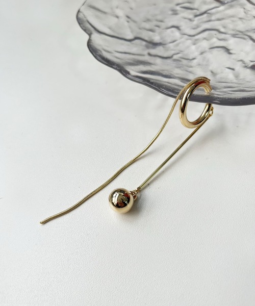 CEMONEMO(セモネモ)の「メタルボール ドロップ チェーン ロング イヤーカフ(イヤーカフ・レディース・シルバー/ゴールド・FREE)」の4枚目の写真