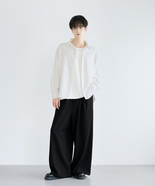 LILL(リル)の「ルーズシルエットドレープリラクシング長袖シャツ(シャツ/ブラウス・メンズ・ブラック/チャコールグレー/サックスブルー/ホワイト/ネイビー/ライトグレー/ブラウン/ホワイト×ブラック/ブラック×ホワイト/ブルー系/ブラック系/ホワイト系・L/XL/S/M)」の22枚目の写真