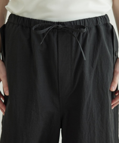 JUNRED（ジュンレッド）の「【トレンド・シャカパン】ニータックパラシュートパンツ（カーゴパンツ・メンズ・ブラック/カーキ・S/M/L）」の13枚目の写真