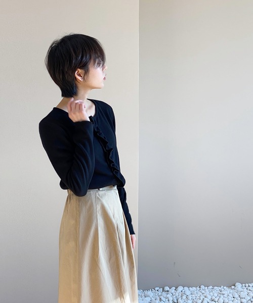 by muni:r（バイ ムニール）の「ラブリーリブフリルカーディガン（Tシャツ/カットソー・レディース・ブラック/ベージュ・FREE）」の11枚目の写真