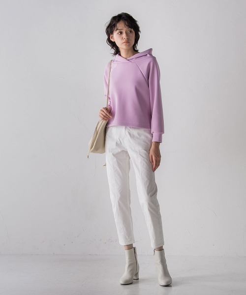 MAYSON GREY(メイソングレイ)の「【socolla】カラーテーパードパンツ≪洗濯機で洗える≫(スラックス・レディース・オフホワイト/オレンジ/イエロー・M/S)」の4枚目の写真