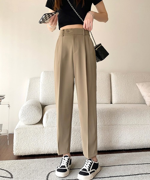 Dita(ディータ)の「センタープレステーパードパンツ(スラックス・レディース・グレイッシュベージュ/ブラック/ホワイト・L/S/M)」の19枚目の写真