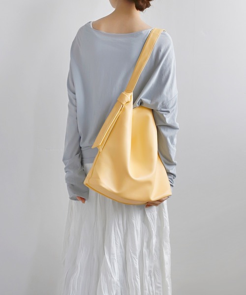 ANEMONE（アネモネ）の「レザー調ノットワンハンドルトートバッグ（トートバッグ・レディース・アイボリー/ブルー/グレイッシュベージュ/ブラウン/オレンジ/ブラック/オフホワイト/ライトイエロー/パープル/グリーン/ワイン/シルバー/ライトグレー/ネイビー/イエロー・FREE）」の12枚目の写真