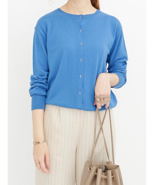 Te chichi（テチチ）の「Tバーボタンクルーネックカーディガン（カーディガン/ボレロ・レディース・ブラック/オフホワイト/シルバー/ブルー・ﾌﾘ-）」の3枚目の写真