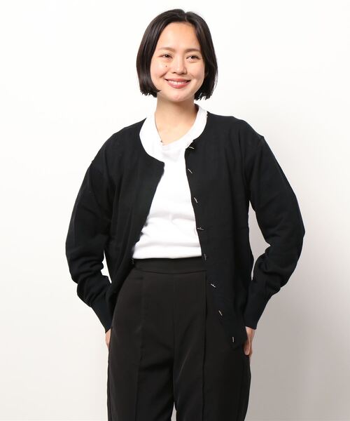 Te chichi（テチチ）の「Tバーボタンクルーネックカーディガン（カーディガン/ボレロ・レディース・ブラック/オフホワイト/シルバー/ブルー・ﾌﾘ-）」の9枚目の写真