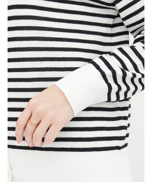 Te chichi（テチチ）の「Tバーボタンクルーネックカーディガン（カーディガン/ボレロ・レディース・ブラック/オフホワイト/シルバー/ブルー・ﾌﾘ-）」の11枚目の写真