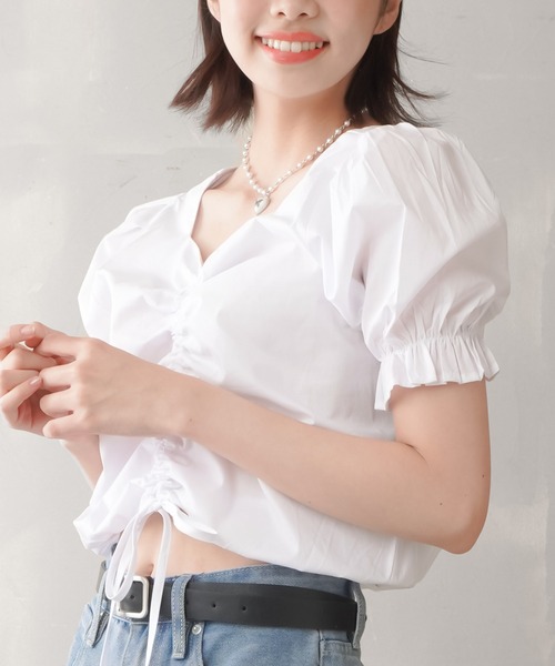 SPINNS（スピンズ）の「ショート丈 ドロストシャーリングブラウス（シャツ/ブラウス・レディース・ホワイト/ブラック/ホワイト×ブラック/ブラック×ホワイト/ブルー系その他・ONESIZE）」の22枚目の写真