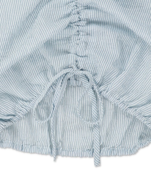 SPINNS（スピンズ）の「ショート丈 ドロストシャーリングブラウス（シャツ/ブラウス・レディース・ホワイト/ブラック/ホワイト×ブラック/ブラック×ホワイト/ブルー系その他・ONESIZE）」の8枚目の写真