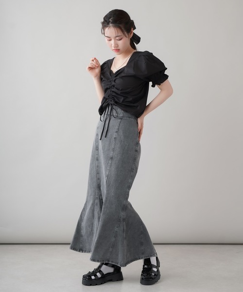 SPINNS（スピンズ）の「ショート丈 ドロストシャーリングブラウス（シャツ/ブラウス・レディース・ホワイト/ブラック/ホワイト×ブラック/ブラック×ホワイト/ブルー系その他・ONESIZE）」の15枚目の写真