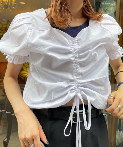 SPINNS（スピンズ）の「ショート丈 ドロストシャーリングブラウス（シャツ/ブラウス・レディース・ホワイト/ブラック/ホワイト×ブラック/ブラック×ホワイト/ブルー系その他・ONESIZE）」の18枚目の写真