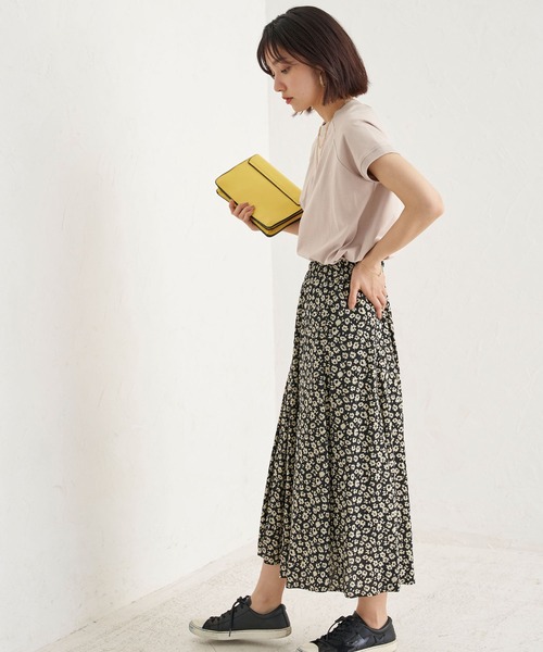 BELLUNA PLUS(ベルーナ)の「汗ジミ対策ハイネック切替デザインプルオーバー(Tシャツ/カットソー・レディース・ブラック/オリーブ/グレイッシュベージュ/チャコール・MEDIUM/LARGE/X-LARGE)」の6枚目の写真