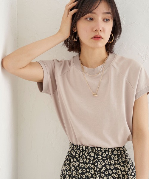 BELLUNA PLUS(ベルーナ)の「汗ジミ対策ハイネック切替デザインプルオーバー(Tシャツ/カットソー・レディース・ブラック/オリーブ/グレイッシュベージュ/チャコール・MEDIUM/LARGE/X-LARGE)」の7枚目の写真