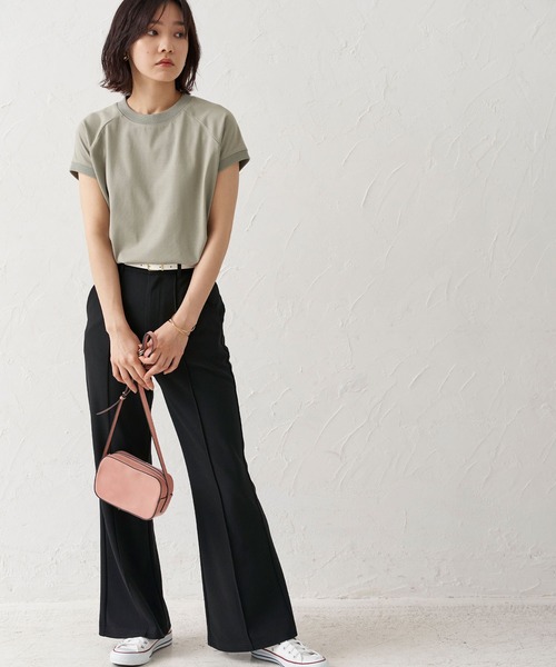 BELLUNA PLUS(ベルーナ)の「汗ジミ対策ハイネック切替デザインプルオーバー(Tシャツ/カットソー・レディース・ブラック/オリーブ/グレイッシュベージュ/チャコール・MEDIUM/LARGE/X-LARGE)」の16枚目の写真