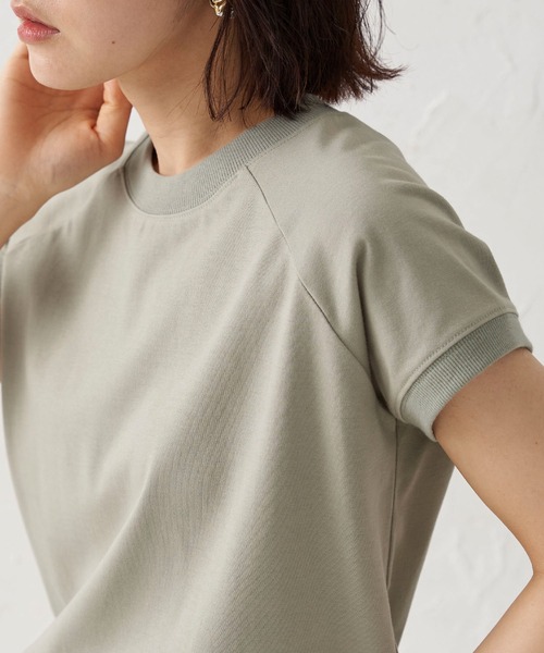 BELLUNA PLUS(ベルーナ)の「汗ジミ対策ハイネック切替デザインプルオーバー(Tシャツ/カットソー・レディース・ブラック/オリーブ/グレイッシュベージュ/チャコール・MEDIUM/LARGE/X-LARGE)」の20枚目の写真