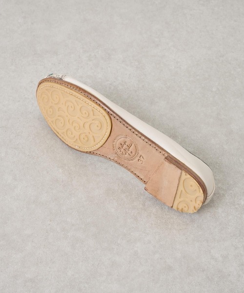 BEARDSLEY（ビアズリー）の「《MEHER KAKALIA・35～39サイズ》フラットシューズ（バレエシューズ・レディース・ホワイト/ネイビー・37/36/35/39）」の3枚目の写真