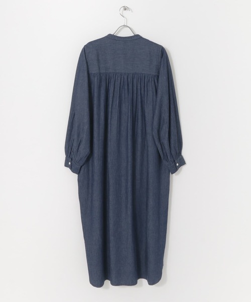 URBAN RESEARCH Sonny Label（アーバンリサーチサニーレーベル）の「ピンタックヨークデニムシャツワンピース2（ワンピース・レディース・インディゴブルー/ワンウォッシュ・FREE）」の15枚目の写真