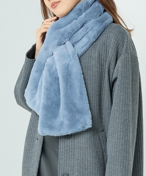 OMNES（オムネス）の「フェイクエコファーマフラー（マフラー・レディース・ブラウン/ブラック/ブルー系その他/グレイッシュベージュ/チャコール/アイボリー・FREE）」の6枚目の写真