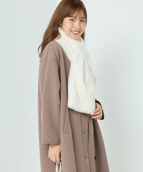 OMNES（オムネス）の「フェイクエコファーマフラー（マフラー・レディース・ブラウン/ブラック/ブルー系その他/グレイッシュベージュ/チャコール/アイボリー・FREE）」の14枚目の写真