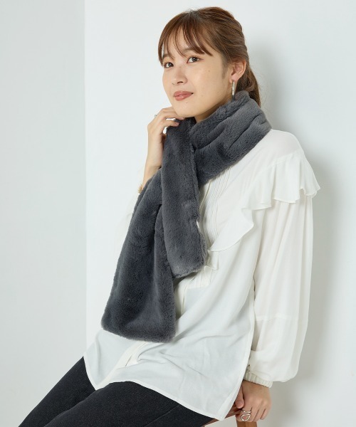 OMNES（オムネス）の「フェイクエコファーマフラー（マフラー・レディース・ブラウン/ブラック/ブルー系その他/グレイッシュベージュ/チャコール/アイボリー・FREE）」の20枚目の写真