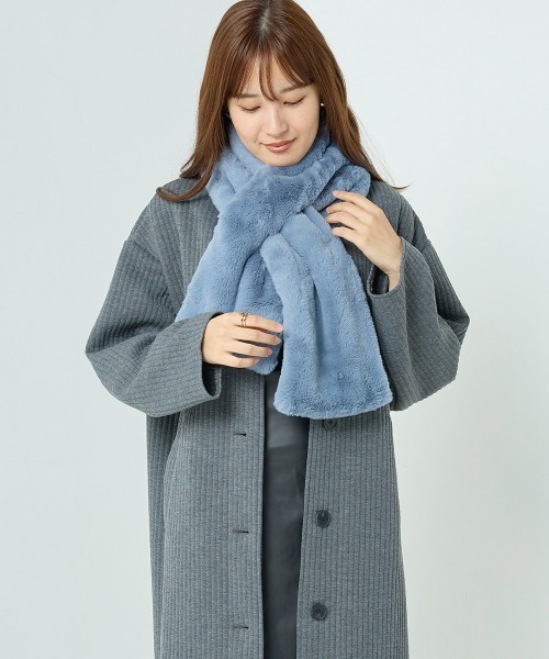 OMNES（オムネス）の「フェイクエコファーマフラー（マフラー・レディース・ブラウン/ブラック/ブルー系その他/グレイッシュベージュ/チャコール/アイボリー・FREE）」の10枚目の写真