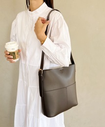 MYMOOD.（マイムード）の「【A4サイズ収納可自立型】外ポケット付き PU バケツショルダーバッグ（ショルダーバッグ）」