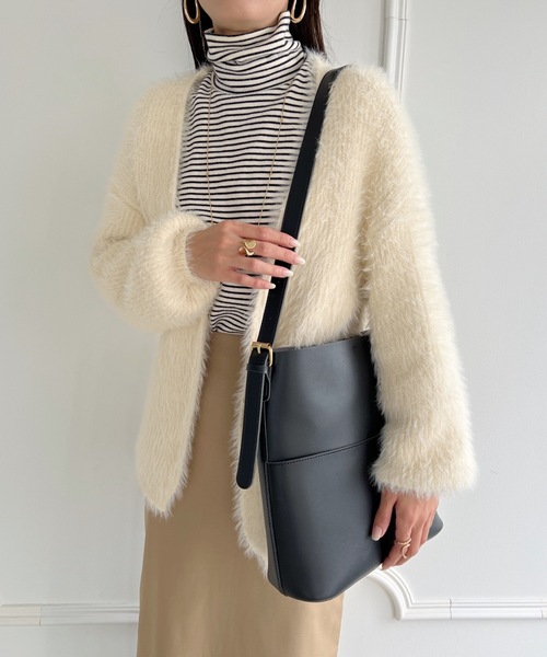 MYMOOD.(マイムード)の「【A4サイズ収納可自立型】外ポケット付き PU バケツショルダーバッグ(ショルダーバッグ・レディース・ブラック/ブラウン/ダークブラウン/グレイッシュベージュ/クリーム・FREE)」の6枚目の写真