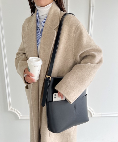 MYMOOD.(マイムード)の「【A4サイズ収納可自立型】外ポケット付き PU バケツショルダーバッグ(ショルダーバッグ・レディース・ブラック/ブラウン/ダークブラウン/グレイッシュベージュ/クリーム・FREE)」の17枚目の写真
