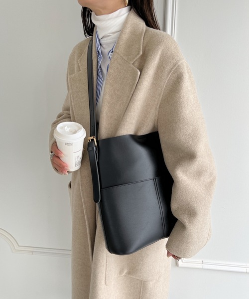MYMOOD.(マイムード)の「【A4サイズ収納可自立型】外ポケット付き PU バケツショルダーバッグ(ショルダーバッグ・レディース・ブラック/ブラウン/ダークブラウン/グレイッシュベージュ/クリーム・FREE)」の19枚目の写真