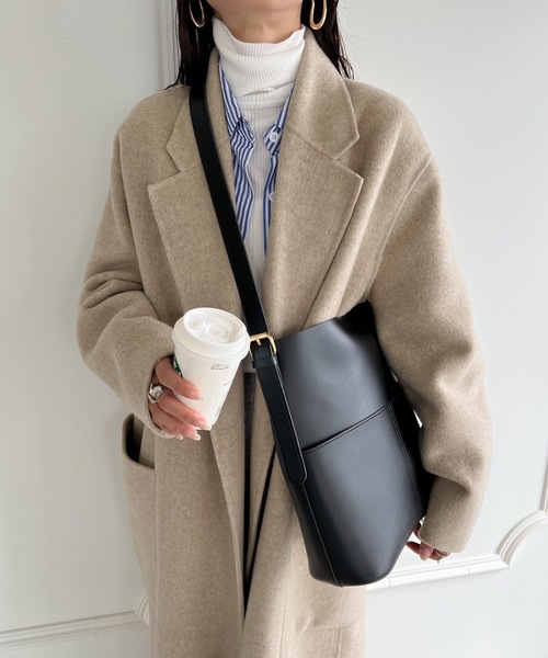 MYMOOD.(マイムード)の「【A4サイズ収納可自立型】外ポケット付き PU バケツショルダーバッグ(ショルダーバッグ・レディース・ブラック/ブラウン/ダークブラウン/グレイッシュベージュ/クリーム・FREE)」の22枚目の写真