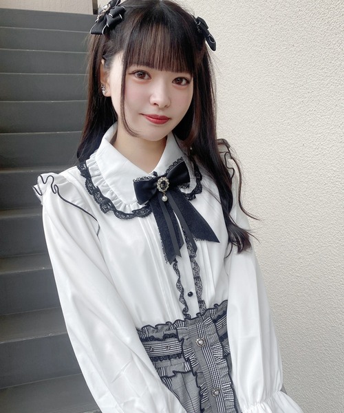 ROJITA（ロジータ）の「ブローチ付きフリルブラウス（シャツ/ブラウス・レディース・ホワイト/ブラック/ピンク・FREE）」の7枚目の写真