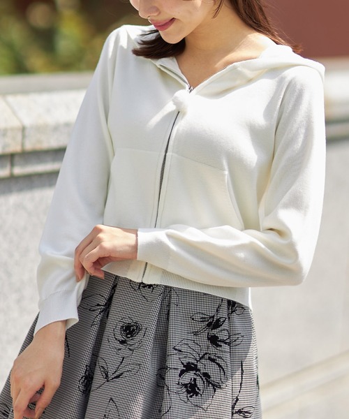 tocco closet(トッコ クローゼット)の「ポケット付きファーチャームジップニットパーカー(パーカー・レディース・ブラック/オフホワイト/ピンク系その他・M)」の4枚目の写真