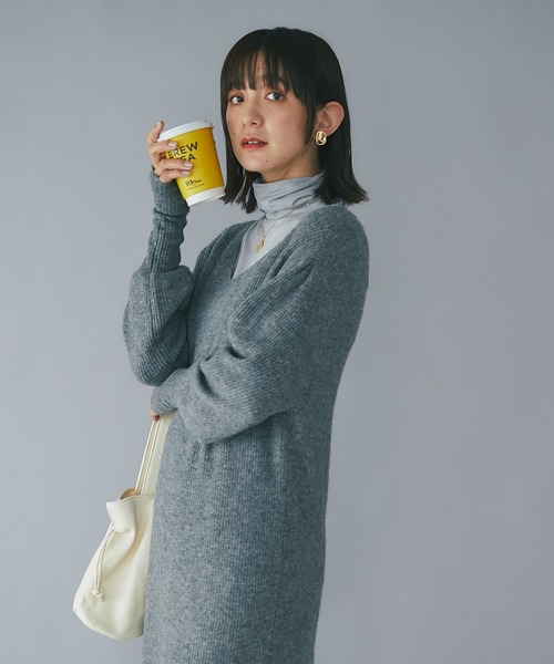 RIVE DROITE(リヴドロワ)の「モヘア風の表情のある素材が魅力/ボリュームスリーブニットワンピース(ワンピース・レディース・サックスブルー/チャコールグレー・FREE)」の10枚目の写真