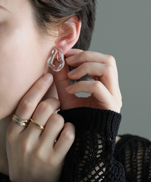 select MOCA（セレクトモカ）の「アシンメトリークリアイヤリング（イヤリング・レディース・ベージュ/アイボリー/クリア・FREE）」の3枚目の写真