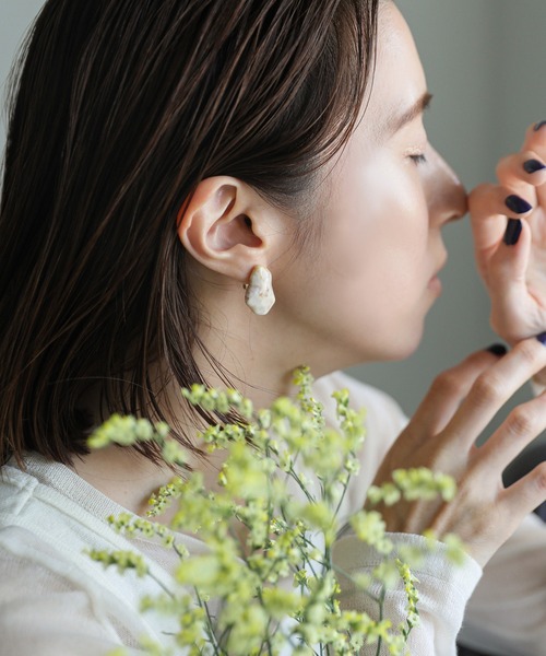 select MOCA（セレクトモカ）の「アシンメトリークリアイヤリング（イヤリング・レディース・ベージュ/アイボリー/クリア・FREE）」の9枚目の写真