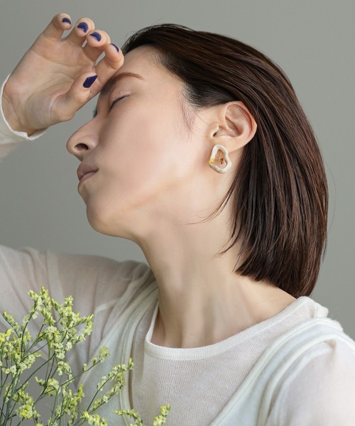 select MOCA（セレクトモカ）の「アシンメトリークリアイヤリング（イヤリング・レディース・ベージュ/アイボリー/クリア・FREE）」の11枚目の写真