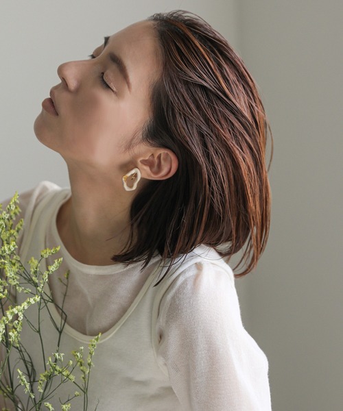 select MOCA（セレクトモカ）の「アシンメトリークリアイヤリング（イヤリング・レディース・ベージュ/アイボリー/クリア・FREE）」の5枚目の写真