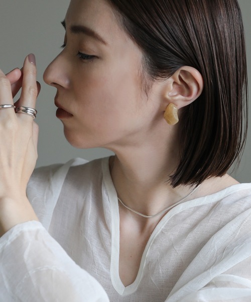 select MOCA（セレクトモカ）の「アシンメトリークリアイヤリング（イヤリング・レディース・ベージュ/アイボリー/クリア・FREE）」の7枚目の写真