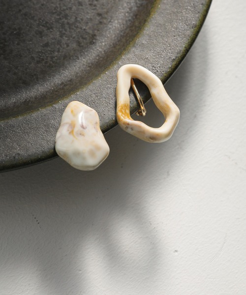 select MOCA（セレクトモカ）の「アシンメトリークリアイヤリング（イヤリング・レディース・ベージュ/アイボリー/クリア・FREE）」の16枚目の写真