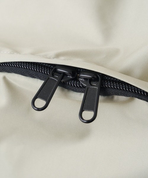 Omekashi（オメカシ）の「NYLONY BIGリュック（バックパック/リュック・レディース・シルバー・ONE SIZE）」の10枚目の写真